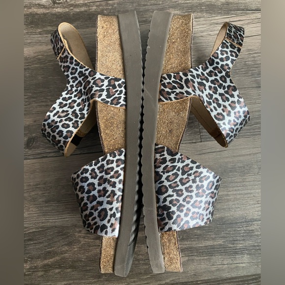 Mephisto Women's Cheetah Hook & Loop Sandals Size 6 Adjustable Leather - Picture 3 of 15